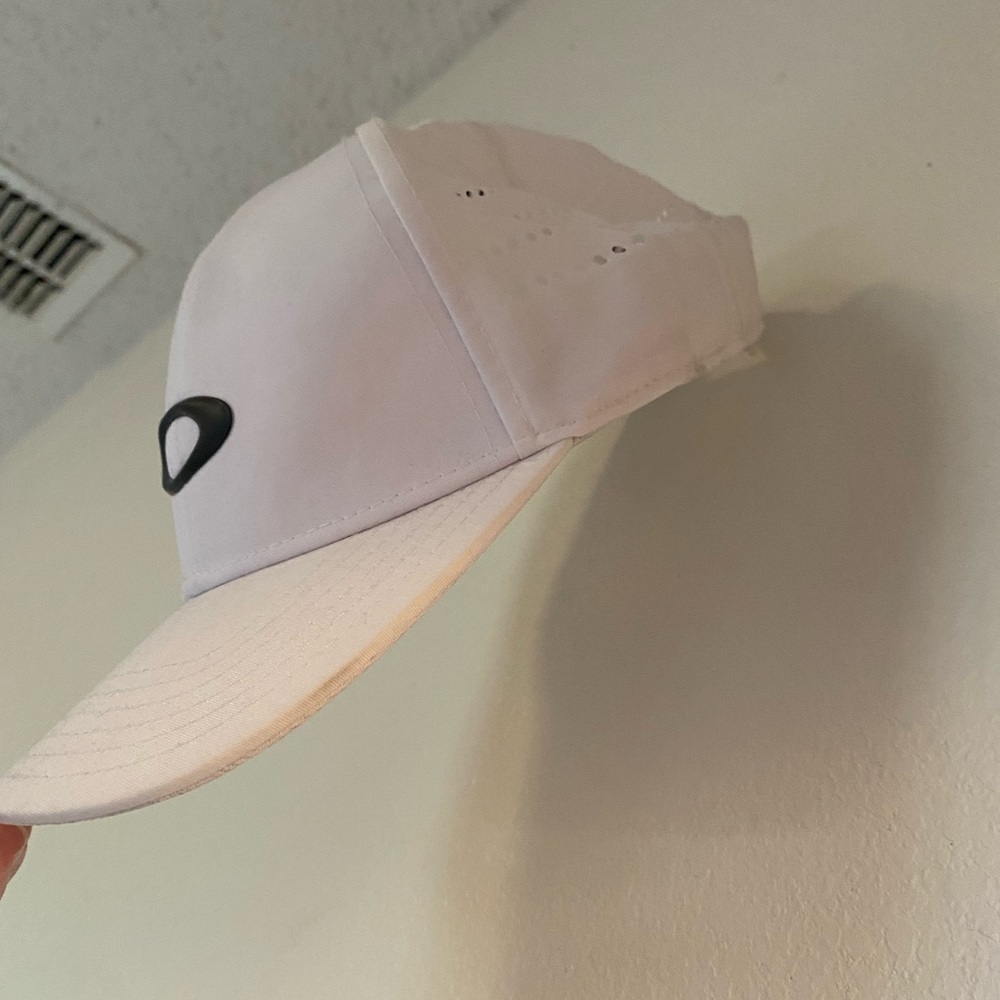 🧢Oakey White Snapback Hat - Picture 7 of 8